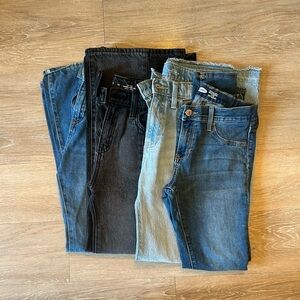 Lot of 4 very gently used old navy jeans 👖